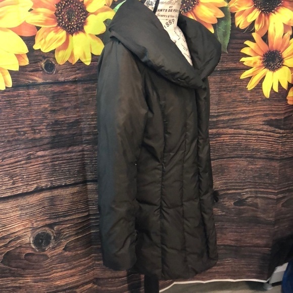 Cole Haan Down Puffer Coat Bow Cuffs Feathers Size Medium Zipper Pockets - Picture 4 of 13